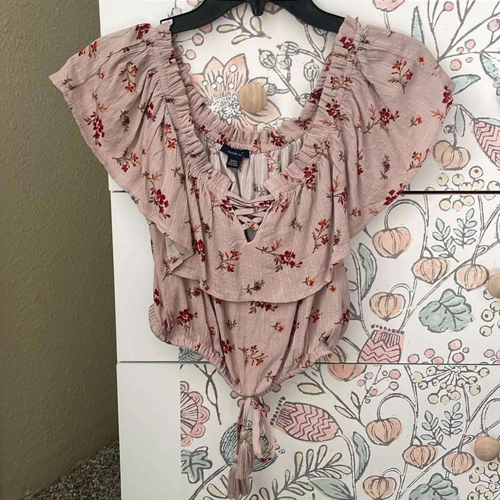 American Eagle Cropped Floral Off The Shoulder Top